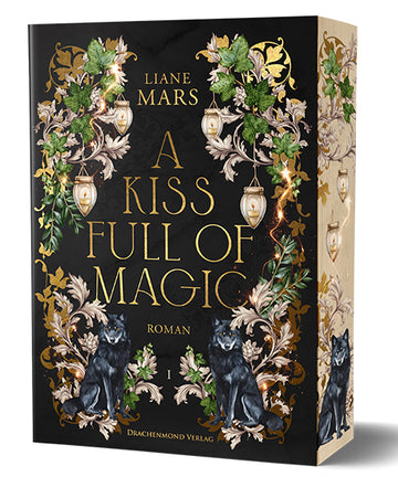 In der Mitte des schwarzen Covers stehen in großen goldenen Buchstaben der Titel des Buches und der Name der Autorin. Darum herum verzieren Blumengebilde in Grün, Gold und Beige das Bild. Im oberen Bereich hängen vier Windlichter in den Blumen. Im unteren Bildbereich sitzen zwei schwarze Wölfe. Der Buchschnitt ist Sandfarben mit den Blumengebilden des Covers und einem schwarzen Wolf.